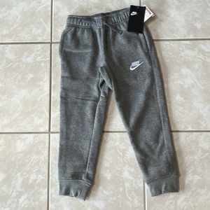 NWT Boys Nike Gray Joggers - size 6